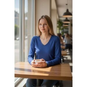 it's Blue Long Sleeve T-shirt Women's Size Medium V Neck